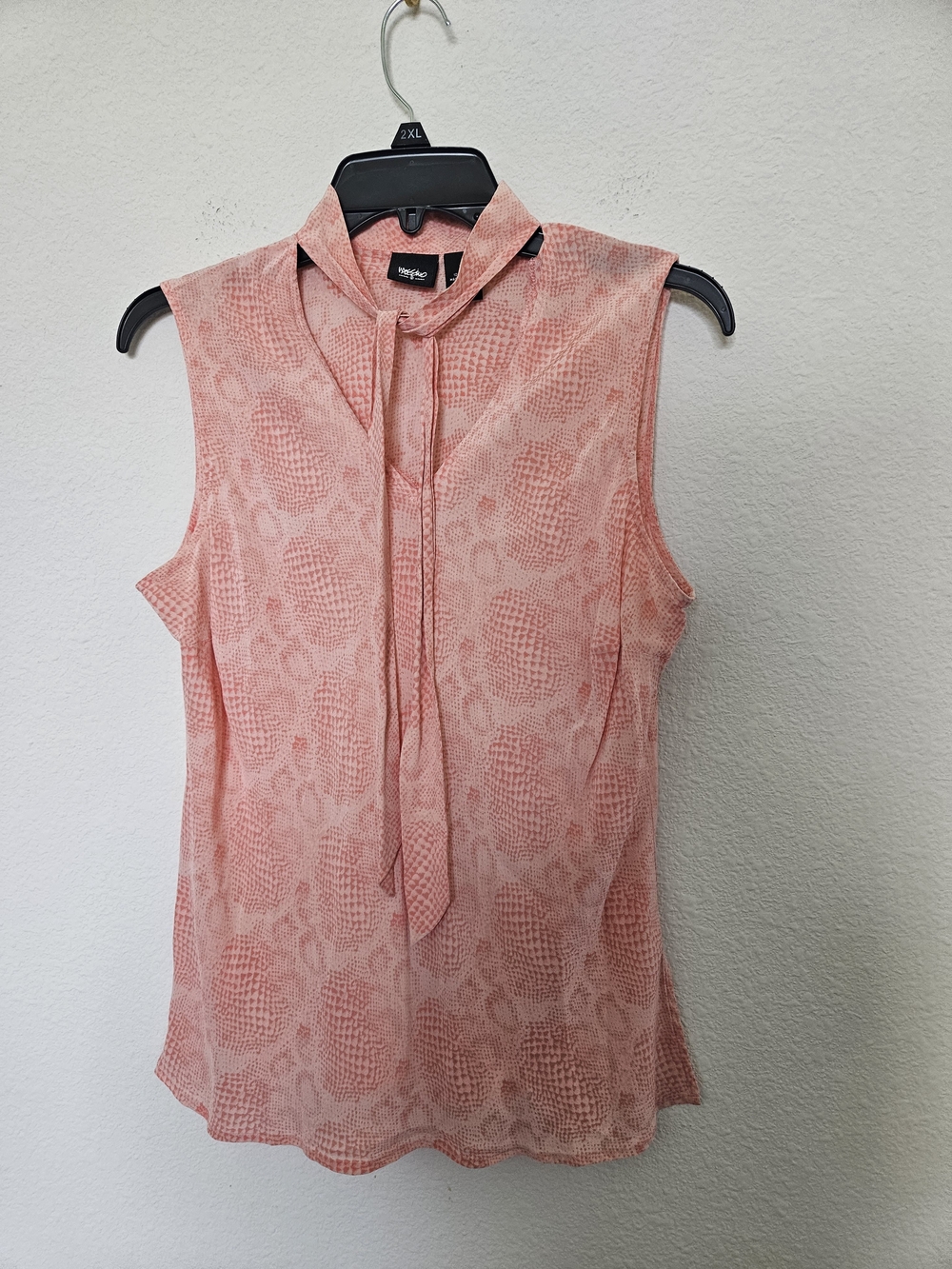 MossimoSleeveless Pink Tie-Neck Blouse